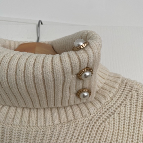 H&M | Cream knit turtleneck sweater - Picture 3 of 10